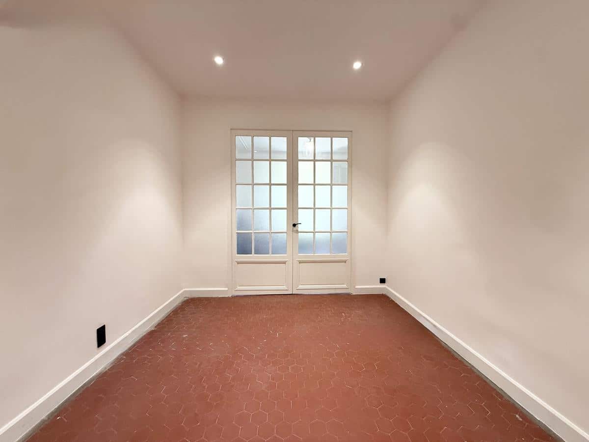 Local professionnel / bureau de 25 m2 Marseille 8ème