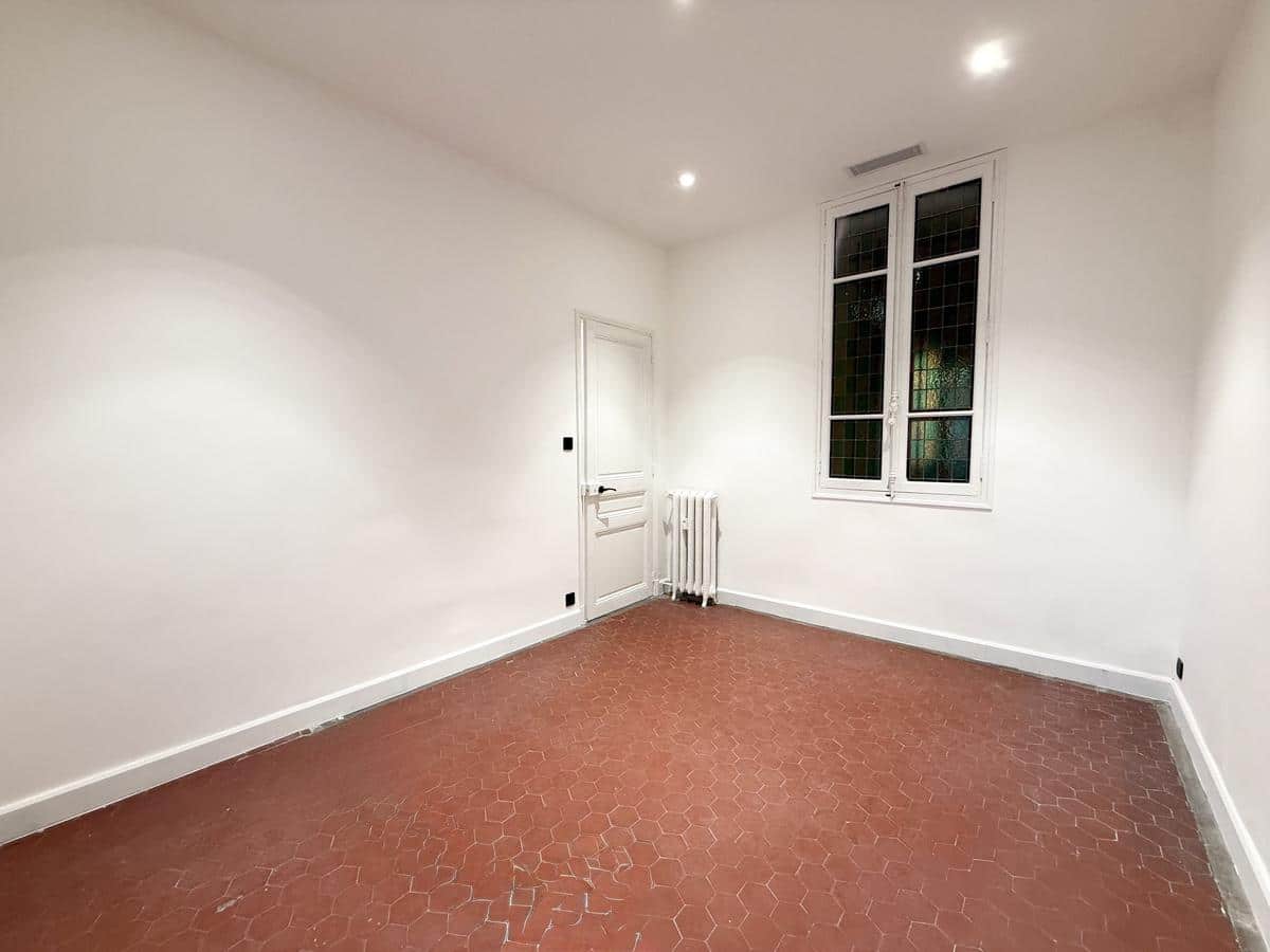 Local professionnel / bureau de 25 m2 Marseille 8ème