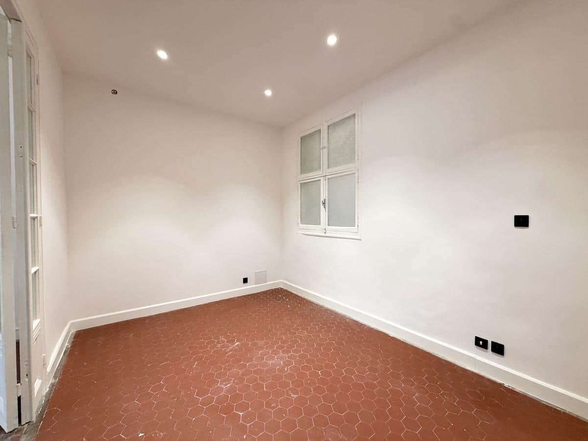 Local professionnel / bureau de 13,60 m2 Marseille 8ème