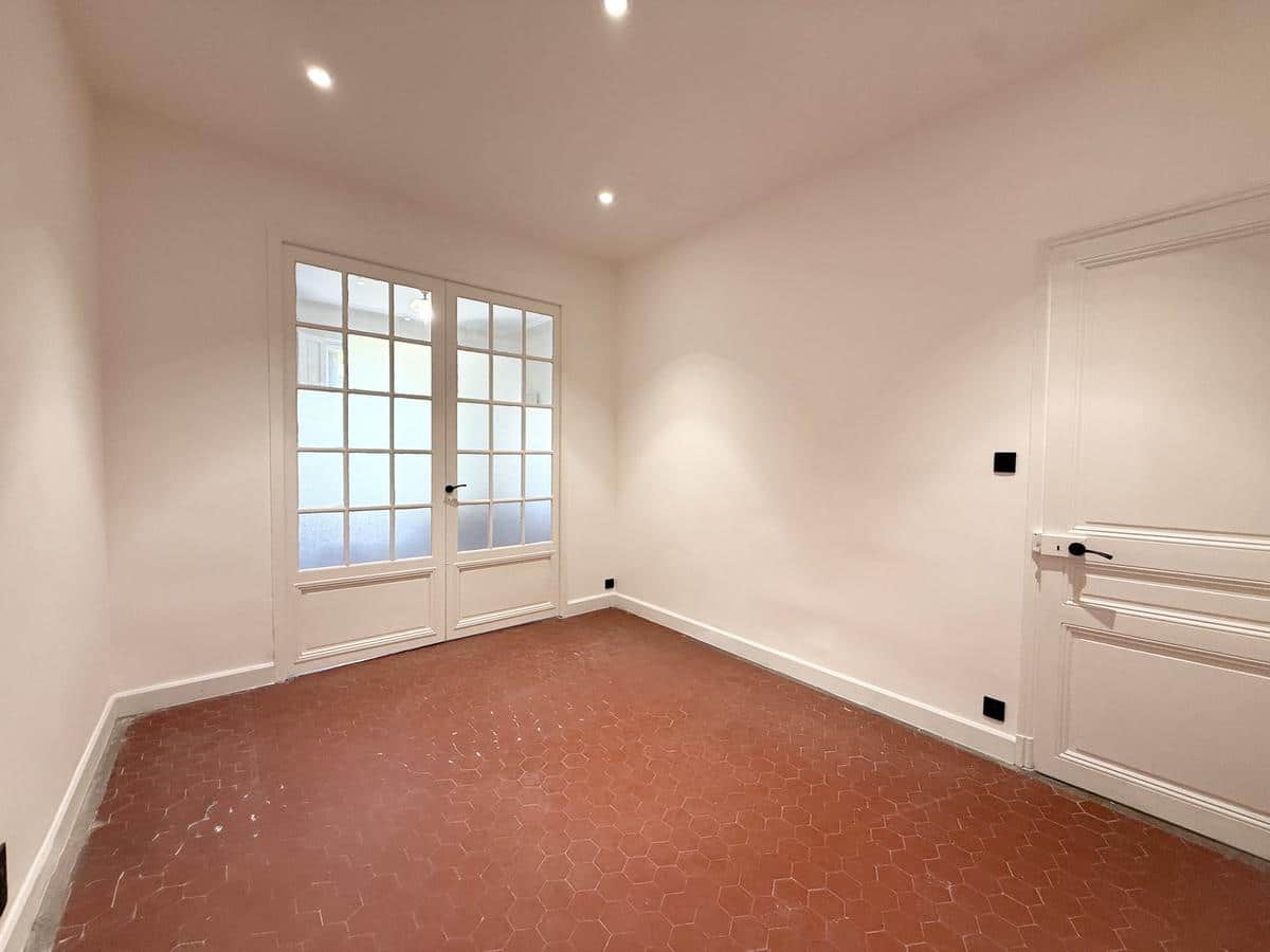 Professional premises / office of 13.60 m2 Marseille 8th