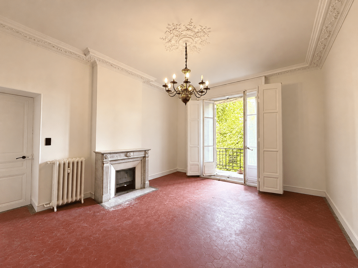 Professional premises / office of 13.60 m2 Marseille 8th