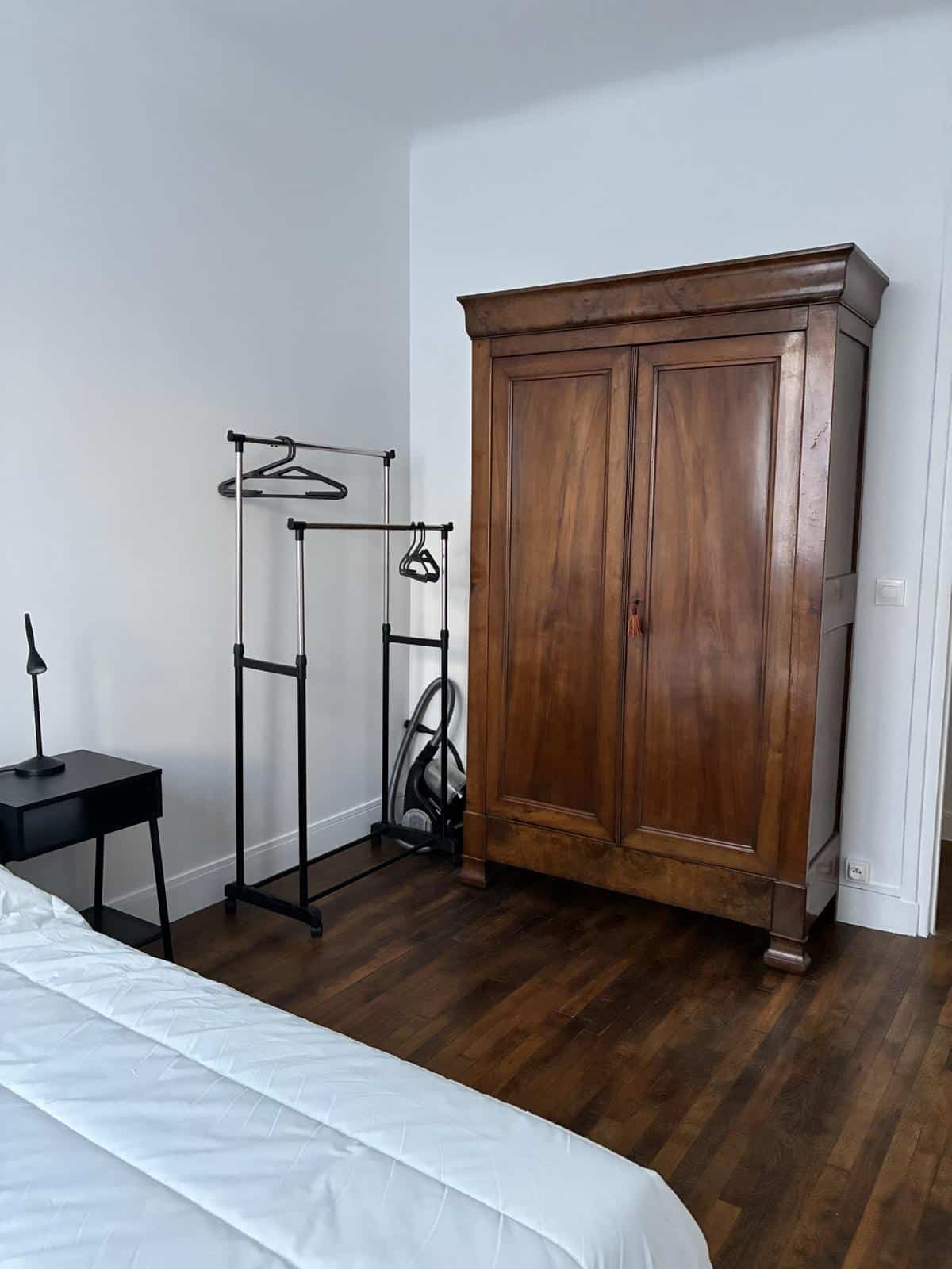 19th PLACE DES FÊTES / RUE DES BOIS: FURNISHED APARTMENT