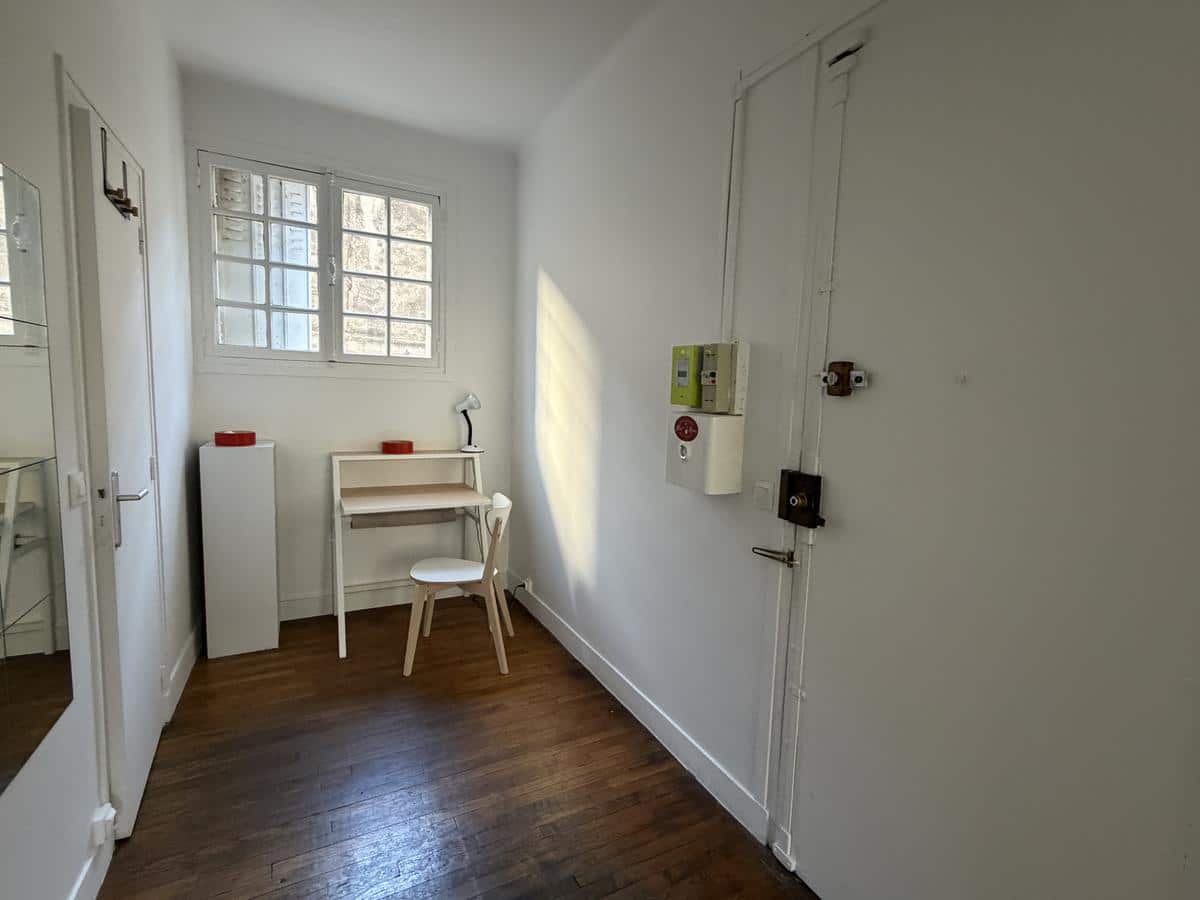 19th PLACE DES FÊTES / RUE DES BOIS: FURNISHED APARTMENT