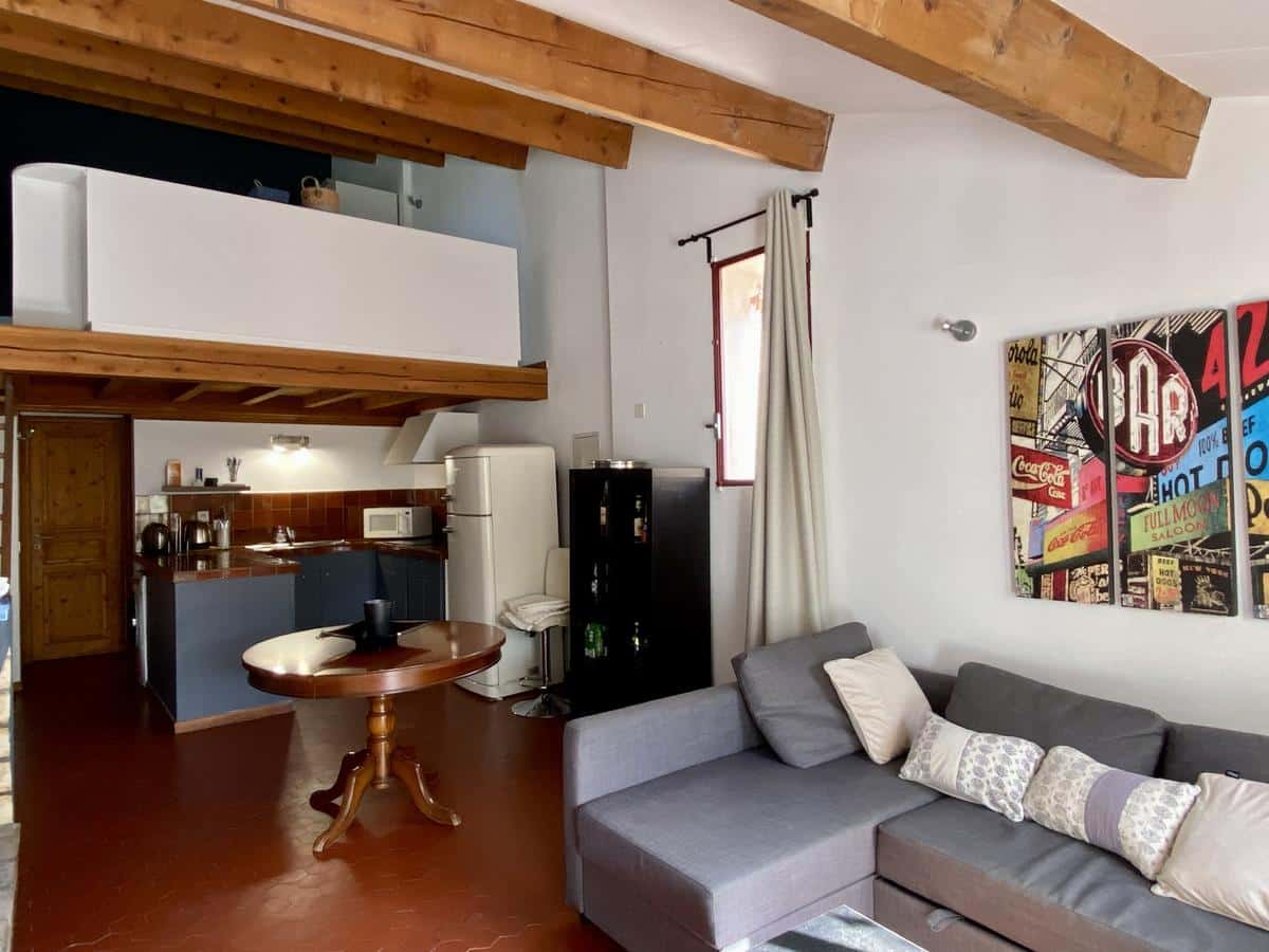 BEAU T2 MEUBLE CENTRE VILLE EN DUPLEX AVEC TERRASSE Rue Pui