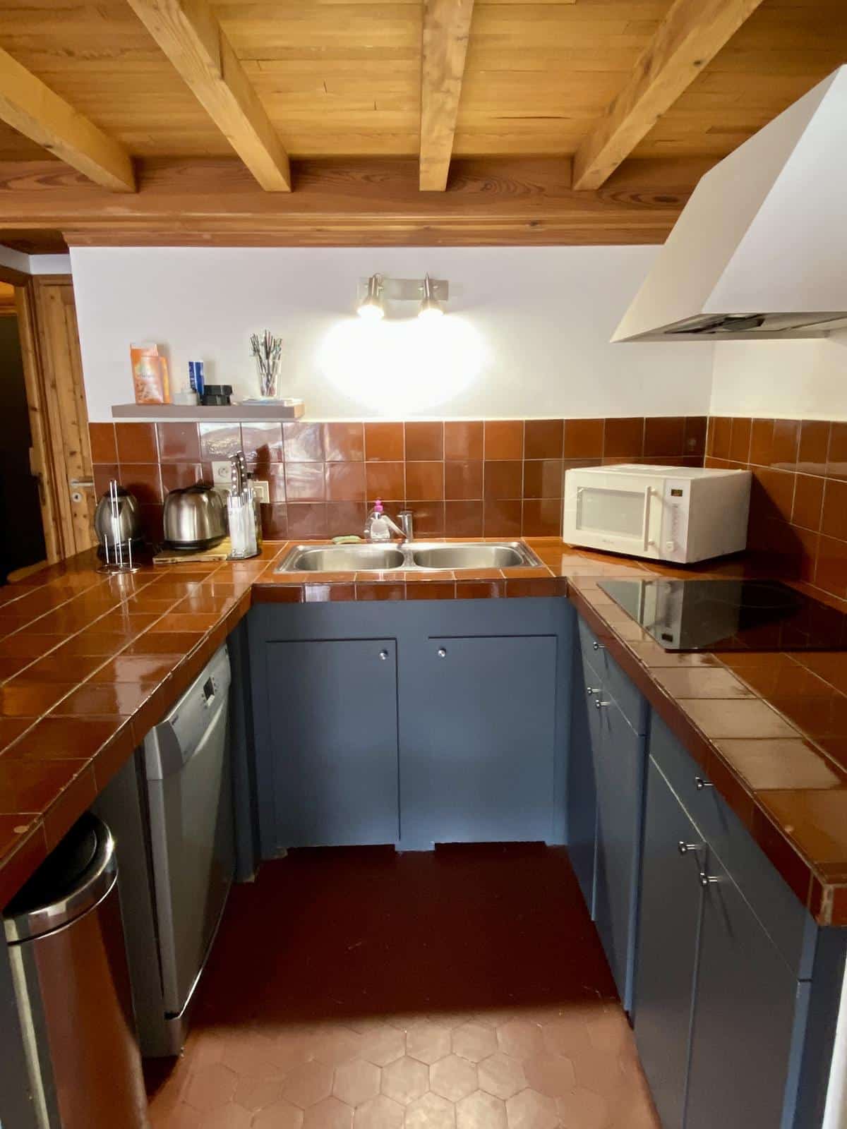 BEAUTIFUL FURNISHED 1-BEDROOM DUPLEX APARTMENT IN CITY CENTRE WITH TERRACE Rue Pui
