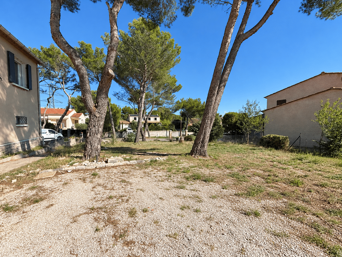 Terrain constructible de 472 m2 Roquefort-la-Bédoule