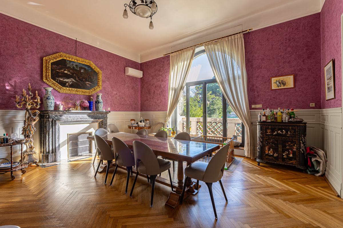 maison de 516 m2 avec piscine sur terrain de 1125 m2