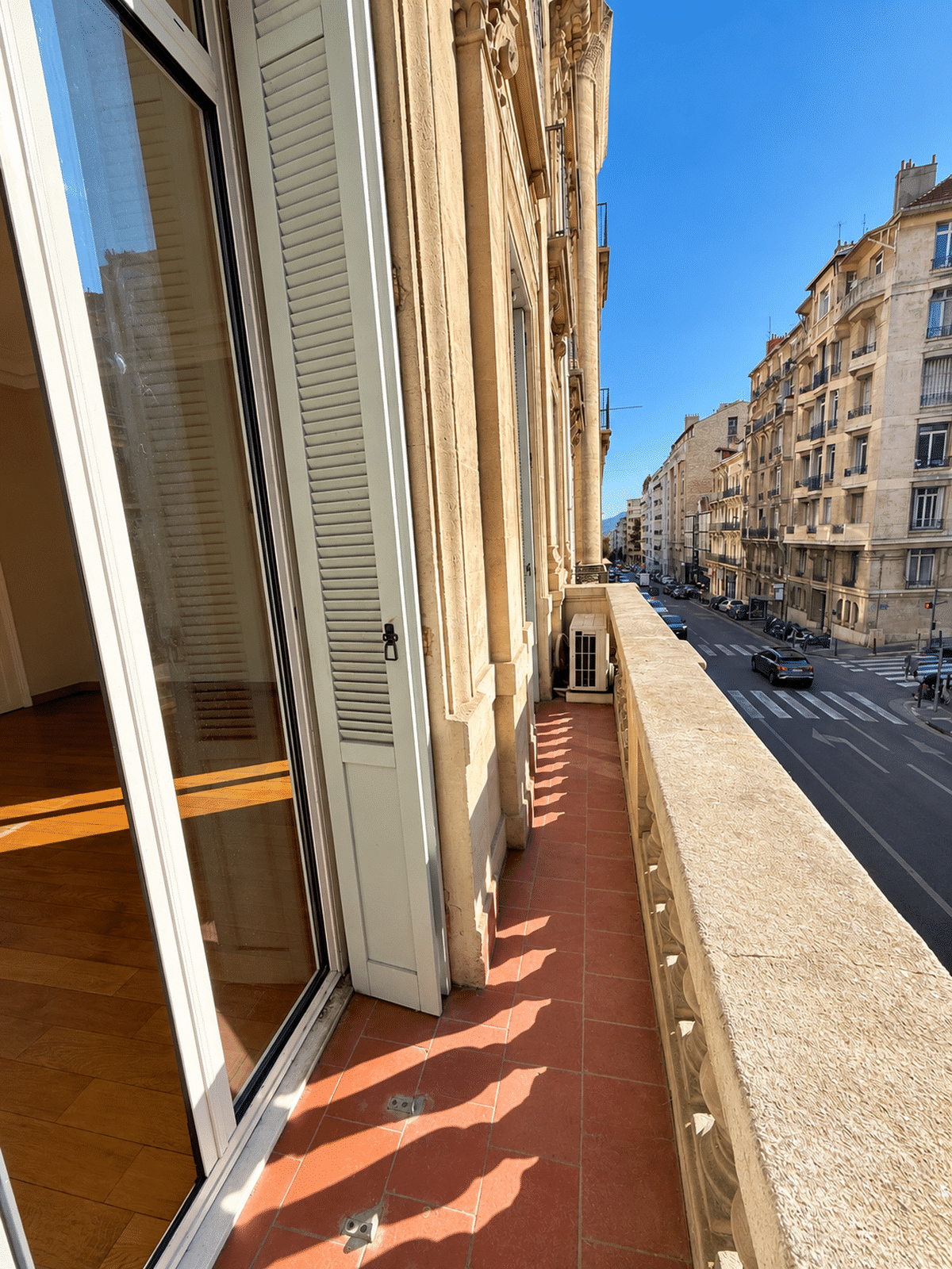 Type 4 of 98 m2 + balconies Marseille 8th