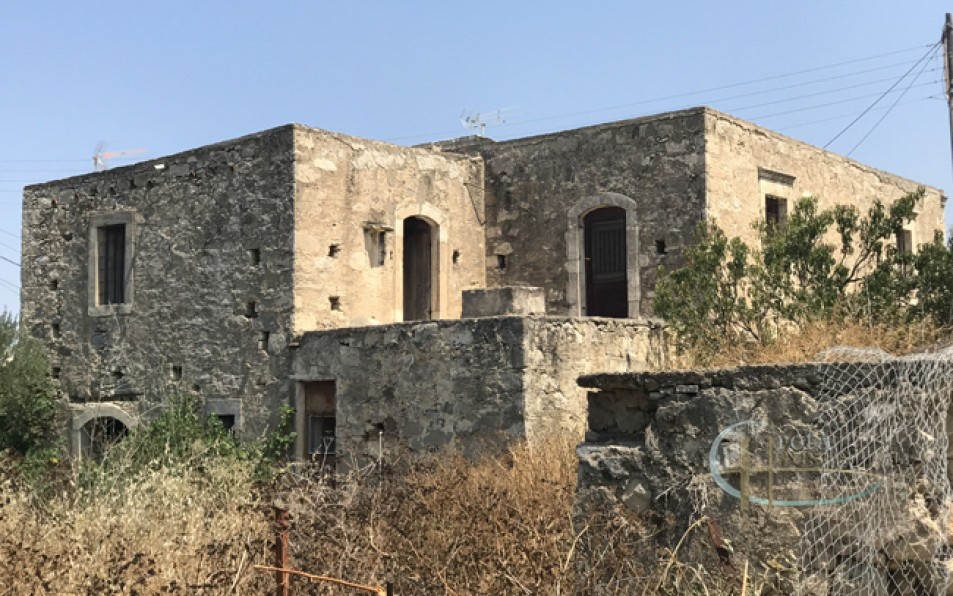 Sivas sud Crète Village maison en pierre avec jardin à rénover